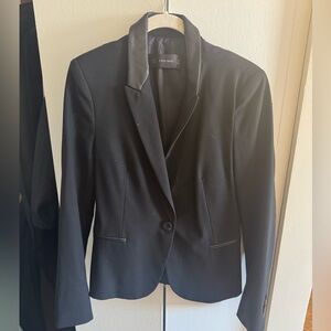Zara Black Women's Blazer with Faux-Leather Collar